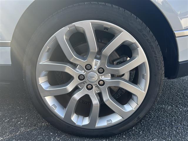 レンジローバー 5.0 V8 スーパーチャージド ヴォーグ ドラレコ(前) ステアリングスイッチ 電動ステップ サンルーフ 後席モニター×2 パワーバックドア マッサージシート(D/N) エアーサスペンション ステアリングヒーター MERIDIANサウンド(41枚目)