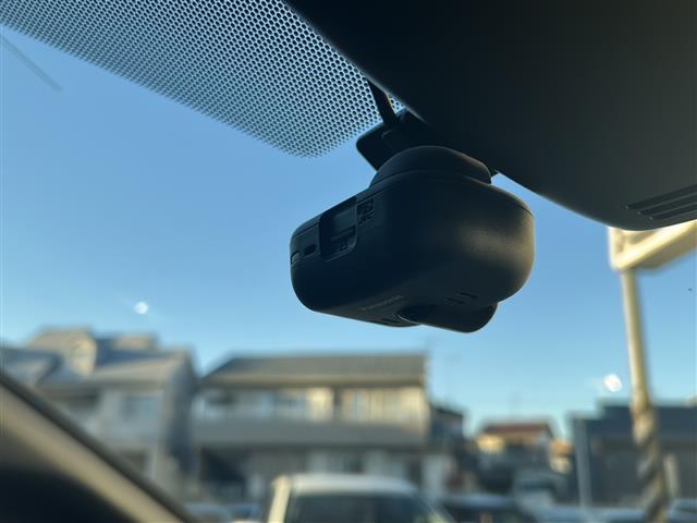 ヴォクシー ＺＳ　煌ＩＩ　ワンオーナー　両側パワースライドドア　スマートキー　スペアキー１本　イモビライザー　フリップダウンモニター　ステアリングスイッチ　クルコン　レーンキープアシスト　プリクラッシュセーフティー　純正フロア（4枚目）