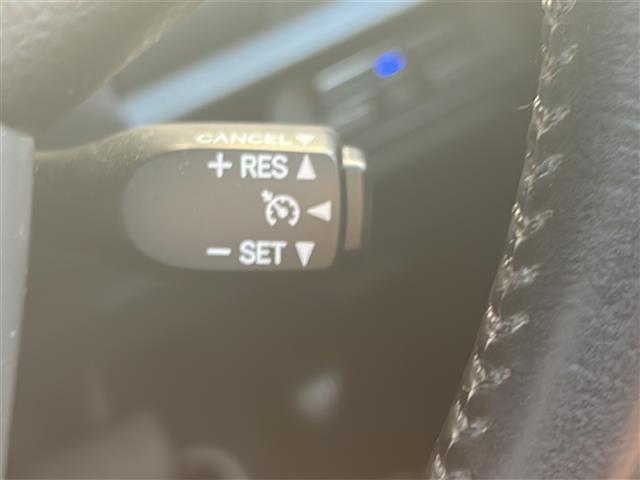 ヴォクシー ＺＳ　煌ＩＩ　ワンオーナー　両側パワースライドドア　スマートキー　スペアキー１本　イモビライザー　フリップダウンモニター　ステアリングスイッチ　クルコン　レーンキープアシスト　プリクラッシュセーフティー　純正フロア（12枚目）