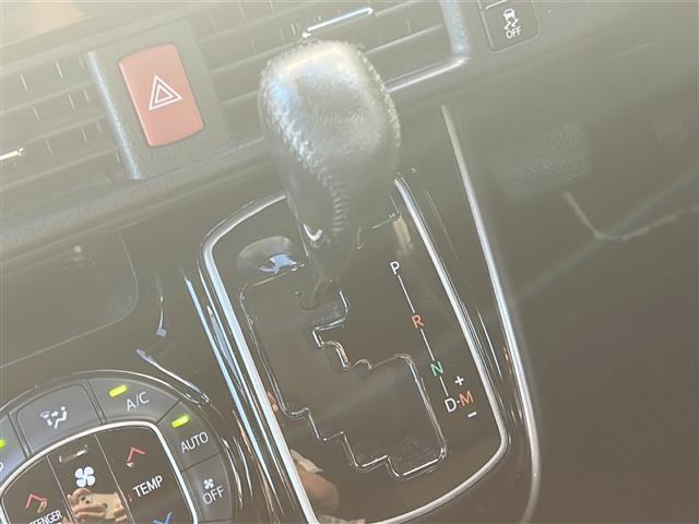 ヴォクシー ＺＳ　煌ＩＩ　ワンオーナー　両側パワースライドドア　スマートキー　スペアキー１本　イモビライザー　フリップダウンモニター　ステアリングスイッチ　クルコン　レーンキープアシスト　プリクラッシュセーフティー　純正フロア（16枚目）