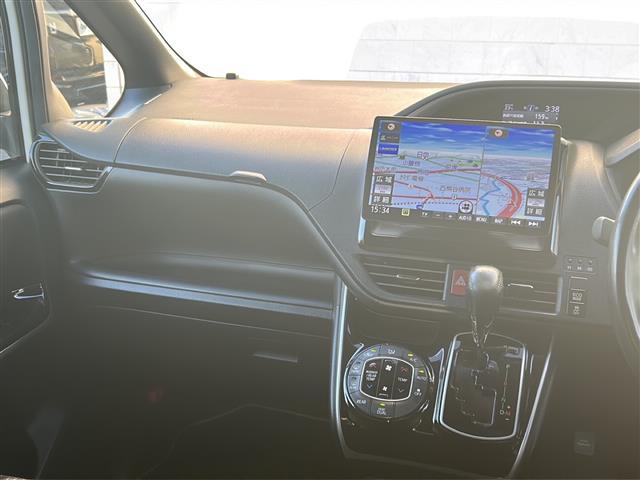 ヴォクシー ＺＳ　煌ＩＩ　ワンオーナー　両側パワースライドドア　スマートキー　スペアキー１本　イモビライザー　フリップダウンモニター　ステアリングスイッチ　クルコン　レーンキープアシスト　プリクラッシュセーフティー　純正フロア（19枚目）