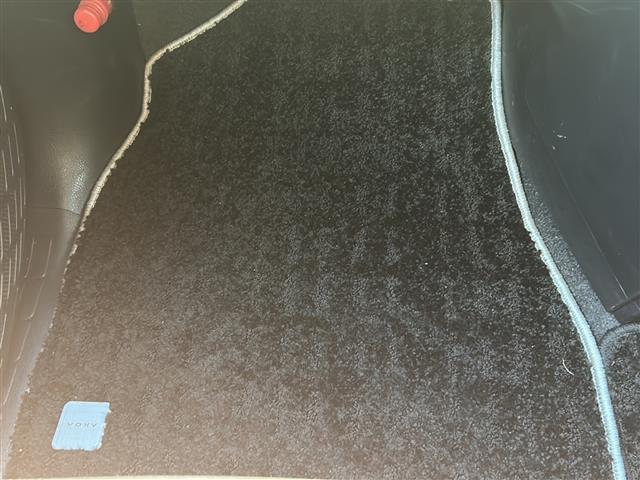 ヴォクシー ＺＳ　煌ＩＩ　ワンオーナー　両側パワースライドドア　スマートキー　スペアキー１本　イモビライザー　フリップダウンモニター　ステアリングスイッチ　クルコン　レーンキープアシスト　プリクラッシュセーフティー　純正フロア（20枚目）