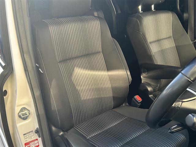 ヴォクシー ＺＳ　煌ＩＩ　ワンオーナー　両側パワースライドドア　スマートキー　スペアキー１本　イモビライザー　フリップダウンモニター　ステアリングスイッチ　クルコン　レーンキープアシスト　プリクラッシュセーフティー　純正フロア（22枚目）