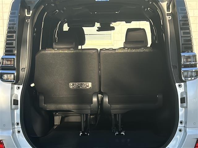 ヴォクシー ＺＳ　煌ＩＩ　ワンオーナー　両側パワースライドドア　スマートキー　スペアキー１本　イモビライザー　フリップダウンモニター　ステアリングスイッチ　クルコン　レーンキープアシスト　プリクラッシュセーフティー　純正フロア（27枚目）