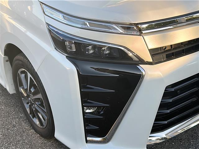 ヴォクシー ＺＳ　煌ＩＩ　ワンオーナー　両側パワースライドドア　スマートキー　スペアキー１本　イモビライザー　フリップダウンモニター　ステアリングスイッチ　クルコン　レーンキープアシスト　プリクラッシュセーフティー　純正フロア（29枚目）