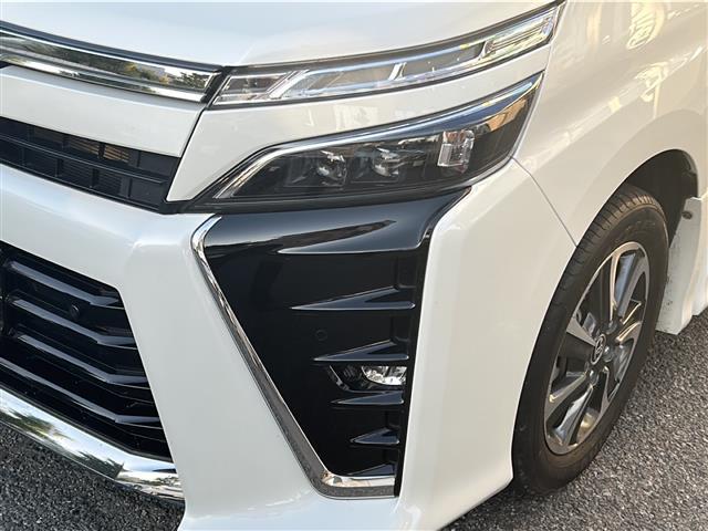 ヴォクシー ＺＳ　煌ＩＩ　ワンオーナー　両側パワースライドドア　スマートキー　スペアキー１本　イモビライザー　フリップダウンモニター　ステアリングスイッチ　クルコン　レーンキープアシスト　プリクラッシュセーフティー　純正フロア（32枚目）