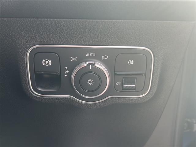 ＧＬＢ ＧＬＢ２００ｄ　４マチック　ＡＭＧライン　１オーナー　純正ナビ　ＦＭ／ＡＭ／ＢＴ／ＴＶ／ＵＳＢ　ＥＴＣ２．０　サンルーフ　前ドラレコ　置くだけ充電　３６０度カメラ　シートヒーター・Ｐシート　追従クルコン　ＢＳＭ　ＡＦＳ　取説　保証書　スペア１（16枚目）