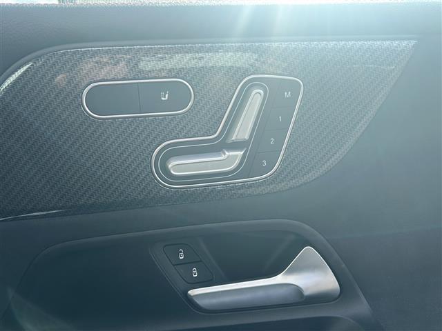 ＧＬＢ ＧＬＢ２００ｄ　４マチック　ＡＭＧライン　１オーナー　純正ナビ　ＦＭ／ＡＭ／ＢＴ／ＴＶ／ＵＳＢ　ＥＴＣ２．０　サンルーフ　前ドラレコ　置くだけ充電　３６０度カメラ　シートヒーター・Ｐシート　追従クルコン　ＢＳＭ　ＡＦＳ　取説　保証書　スペア１（17枚目）