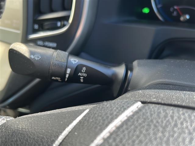 クラウンハイブリッド アスリートＳ　純正ナビ　ビルトインＥＴＣ　バックカメラ　ハンドルヒーター　シートヒーター　パワーシート　クリアランスソナー　ＰＣＳ　ＩＣＳ　ステアリングスイッチ　クルーズコントロール　取扱説明書（8枚目）