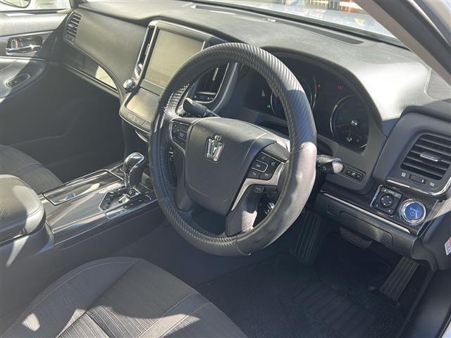 クラウンハイブリッド アスリートＳ　純正ナビ　ビルトインＥＴＣ　バックカメラ　ハンドルヒーター　シートヒーター　パワーシート　クリアランスソナー　ＰＣＳ　ＩＣＳ　ステアリングスイッチ　クルーズコントロール　取扱説明書（16枚目）