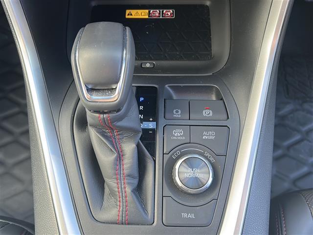 ＲＡＶ４ ＰＨＶ Ｚ　ＥＴＣ２．０　ワンオーナ　純ナビ　バックカメラ　ドラレコ　純フロア　純オーディオ　ＡＭ／ＦＭ／ＢＴ／ＴＶ／Ｍｉｒａｃａｓｔ　Ｄ／Ｎ席パワーシート　シートヒーター　クルコン　おくだけ純電　保証書　取扱説（16枚目）