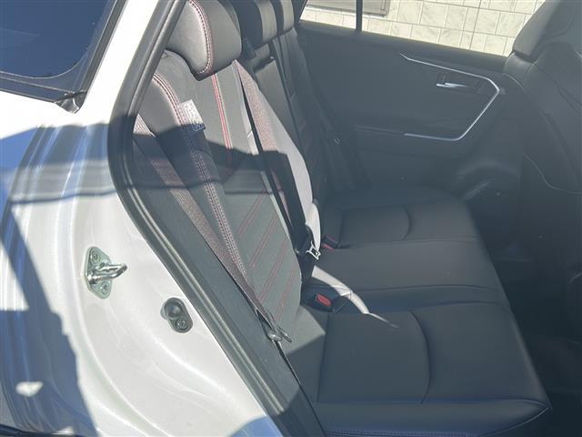 ＲＡＶ４ ＰＨＶ Ｚ　ＥＴＣ２．０　ワンオーナ　純ナビ　バックカメラ　ドラレコ　純フロア　純オーディオ　ＡＭ／ＦＭ／ＢＴ／ＴＶ／Ｍｉｒａｃａｓｔ　Ｄ／Ｎ席パワーシート　シートヒーター　クルコン　おくだけ純電　保証書　取扱説（25枚目）