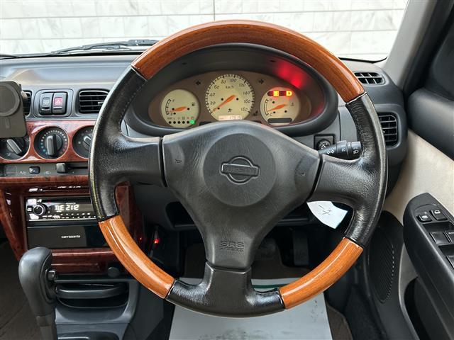 マーチ ボレロ　ハロゲンライト　ドアバイザー　電動格納ミラー　Ｃａｒｒｏｚｚｅｒｉａオーディオ（ＣＤ／ＵＳＢ／Ｂｌｕｅｔｏｏｔｈ）（5枚目）