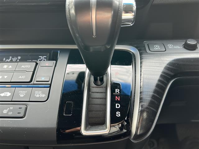 ステップワゴンスパーダ スパーダ・クールスピリット　純正ナビ　ＦＭ／ＡＭ／ＢＴ／ＤＶＤ／ＣＤ／ＴＶ／ＳＤ／ｉＰｏｄ／　ＥＴＣ　両側スライド　シートヒーターＤＮ席　サンシェード　純正フロア　追従クルコン　ＴＲＣ　レーンアシスト　ＬＥＤヘッド　保証書　取説（11枚目）