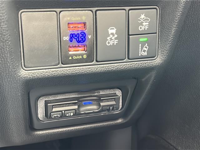 ステップワゴンスパーダ スパーダ・クールスピリット　純正ナビ　ＦＭ／ＡＭ／ＢＴ／ＤＶＤ／ＣＤ／ＴＶ／ＳＤ／ｉＰｏｄ／　ＥＴＣ　両側スライド　シートヒーターＤＮ席　サンシェード　純正フロア　追従クルコン　ＴＲＣ　レーンアシスト　ＬＥＤヘッド　保証書　取説（13枚目）