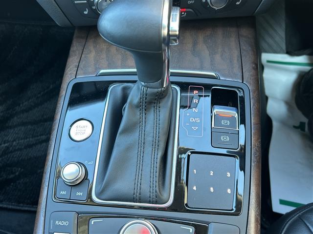 Ａ６アバント ２．８ＦＳＩクワトロ　ワンオーナー　ＥＴＣ　ルーフレール　ＬＥＤライト　ステアリングスイッチ　パワーシート（Ｄ／Ｎ）　プレミアムサウンド（ＢＯＳＥ）　プッシュスタート　純正フロア　オートライト　パーキングセンサー　ＴＲＣ（10枚目）