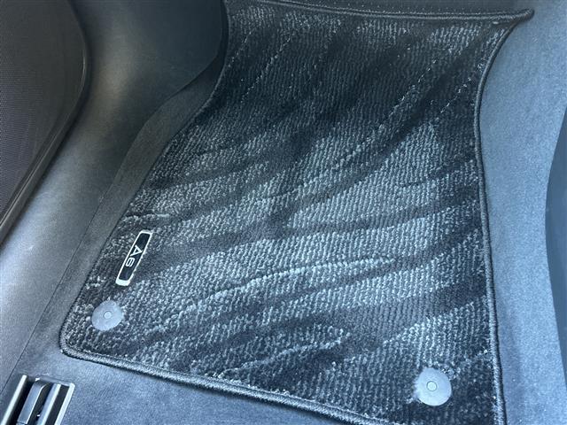 Ａ６アバント ２．８ＦＳＩクワトロ　ワンオーナー　ＥＴＣ　ルーフレール　ＬＥＤライト　ステアリングスイッチ　パワーシート（Ｄ／Ｎ）　プレミアムサウンド（ＢＯＳＥ）　プッシュスタート　純正フロア　オートライト　パーキングセンサー　ＴＲＣ（20枚目）