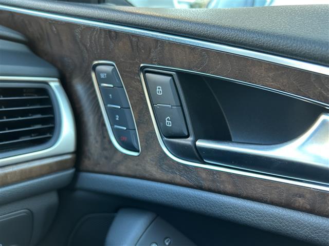 Ａ６アバント ２．８ＦＳＩクワトロ　ワンオーナー　ＥＴＣ　ルーフレール　ＬＥＤライト　ステアリングスイッチ　パワーシート（Ｄ／Ｎ）　プレミアムサウンド（ＢＯＳＥ）　プッシュスタート　純正フロア　オートライト　パーキングセンサー　ＴＲＣ（21枚目）