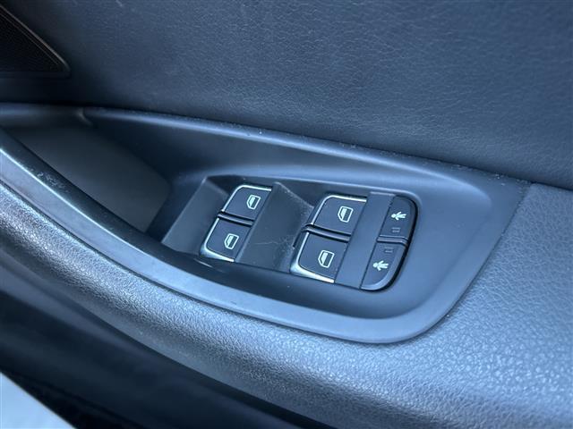 Ａ６アバント ２．８ＦＳＩクワトロ　ワンオーナー　ＥＴＣ　ルーフレール　ＬＥＤライト　ステアリングスイッチ　パワーシート（Ｄ／Ｎ）　プレミアムサウンド（ＢＯＳＥ）　プッシュスタート　純正フロア　オートライト　パーキングセンサー　ＴＲＣ（22枚目）