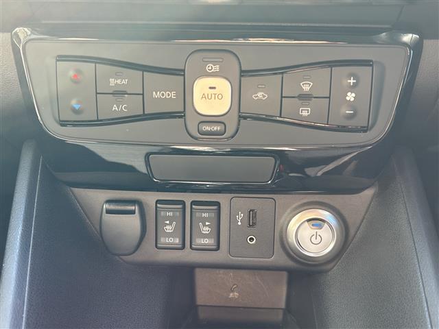 リーフ Ｇ　１オーナー　純正ナビ　ＦＭ／ＡＭ／ＵＳＢ／ＢＴ／ＴＶ／ＤＶＤ／ＣＤ　ＥＴＣ　シートヒーターＤＮ　ステアリングヒーター　追従クルコン　Ｐアシスト　３６０度カメラ　純正フロア　ＬＥＤヘッド　保証書　取説（5枚目）