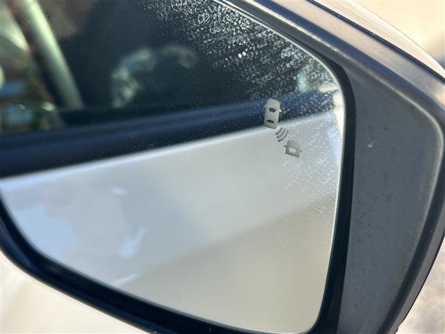 リーフ Ｇ　１オーナー　純正ナビ　ＦＭ／ＡＭ／ＵＳＢ／ＢＴ／ＴＶ／ＤＶＤ／ＣＤ　ＥＴＣ　シートヒーターＤＮ　ステアリングヒーター　追従クルコン　Ｐアシスト　３６０度カメラ　純正フロア　ＬＥＤヘッド　保証書　取説（8枚目）