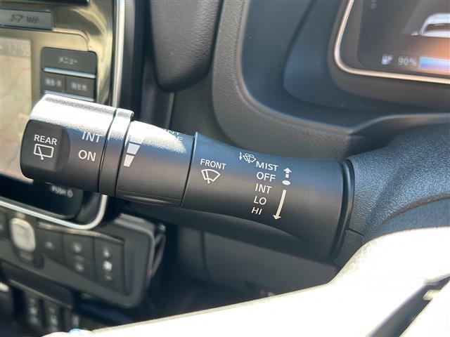 リーフ Ｇ　１オーナー　純正ナビ　ＦＭ／ＡＭ／ＵＳＢ／ＢＴ／ＴＶ／ＤＶＤ／ＣＤ　ＥＴＣ　シートヒーターＤＮ　ステアリングヒーター　追従クルコン　Ｐアシスト　３６０度カメラ　純正フロア　ＬＥＤヘッド　保証書　取説（18枚目）