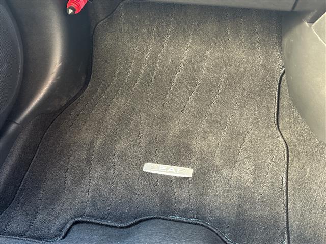 リーフ Ｇ　１オーナー　純正ナビ　ＦＭ／ＡＭ／ＵＳＢ／ＢＴ／ＴＶ／ＤＶＤ／ＣＤ　ＥＴＣ　シートヒーターＤＮ　ステアリングヒーター　追従クルコン　Ｐアシスト　３６０度カメラ　純正フロア　ＬＥＤヘッド　保証書　取説（22枚目）