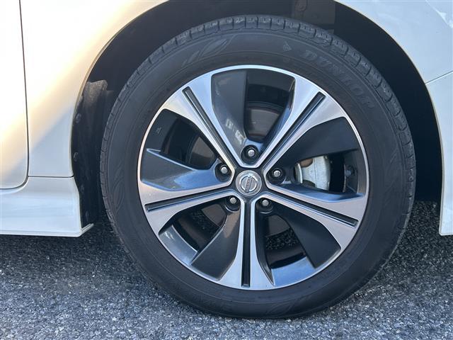 リーフ Ｇ　１オーナー　純正ナビ　ＦＭ／ＡＭ／ＵＳＢ／ＢＴ／ＴＶ／ＤＶＤ／ＣＤ　ＥＴＣ　シートヒーターＤＮ　ステアリングヒーター　追従クルコン　Ｐアシスト　３６０度カメラ　純正フロア　ＬＥＤヘッド　保証書　取説（40枚目）