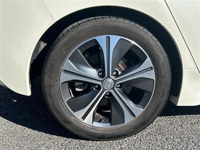 リーフ Ｇ　１オーナー　純正ナビ　ＦＭ／ＡＭ／ＵＳＢ／ＢＴ／ＴＶ／ＤＶＤ／ＣＤ　ＥＴＣ　シートヒーターＤＮ　ステアリングヒーター　追従クルコン　Ｐアシスト　３６０度カメラ　純正フロア　ＬＥＤヘッド　保証書　取説（41枚目）