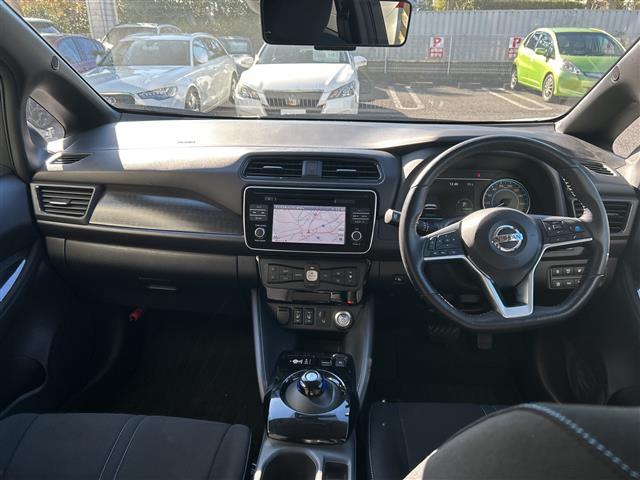 リーフ Ｇ　１オーナー　純正ナビ　ＦＭ／ＡＭ／ＵＳＢ／ＢＴ／ＴＶ／ＤＶＤ／ＣＤ　ＥＴＣ　シートヒーターＤＮ　ステアリングヒーター　追従クルコン　Ｐアシスト　３６０度カメラ　純正フロア　ＬＥＤヘッド　保証書　取説（42枚目）