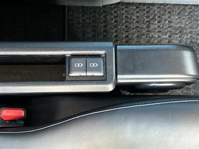 ヴォクシー S-Z 純正ナビ バックカメラ ビルトインETC 前後ドライブレコーダー 両側パワースライドドア シートヒーター ACC オートハイビーム オートホールド BSM クリアランスソナー 保証書 取扱説明書(18枚目)