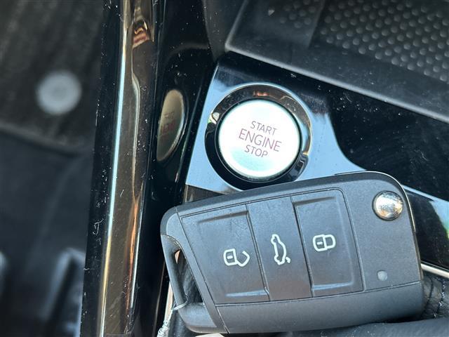 Ｔ－クロス ＴＳＩ　スタイル　ＥＴＣ２．０　ルーフレール　積込スタッドレス純正ＡＷタイヤ１６インチ４本　フォグランプ　ＬＥＤライト　純正フロア　コーナーセンサー　クリアランスソナー　ＢＳＭ　スマートキー　スペアキー１本　クルコン追（16枚目）