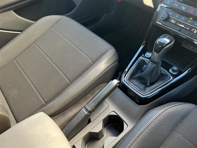 Ｔ－クロス ＴＳＩ　スタイル　ＥＴＣ２．０　ルーフレール　積込スタッドレス純正ＡＷタイヤ１６インチ４本　フォグランプ　ＬＥＤライト　純正フロア　コーナーセンサー　クリアランスソナー　ＢＳＭ　スマートキー　スペアキー１本　クルコン追（18枚目）