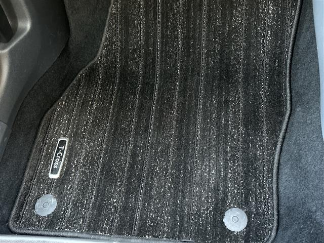 Ｔ－クロス ＴＳＩ　スタイル　ＥＴＣ２．０　ルーフレール　積込スタッドレス純正ＡＷタイヤ１６インチ４本　フォグランプ　ＬＥＤライト　純正フロア　コーナーセンサー　クリアランスソナー　ＢＳＭ　スマートキー　スペアキー１本　クルコン追（25枚目）