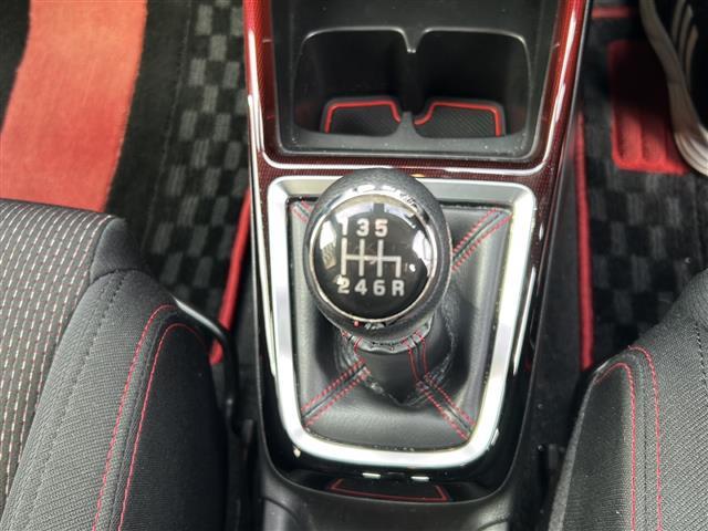 スイフトスポーツ ベースグレード 社外ナビ クルーズコントロール スマートキー ステアリングスイッチ アダプティブクルーズコントロール デュアルセンサーブレーキサポート 車線逸脱警報 運転席シートヒーター ETC 純正フロアマット(4枚目)