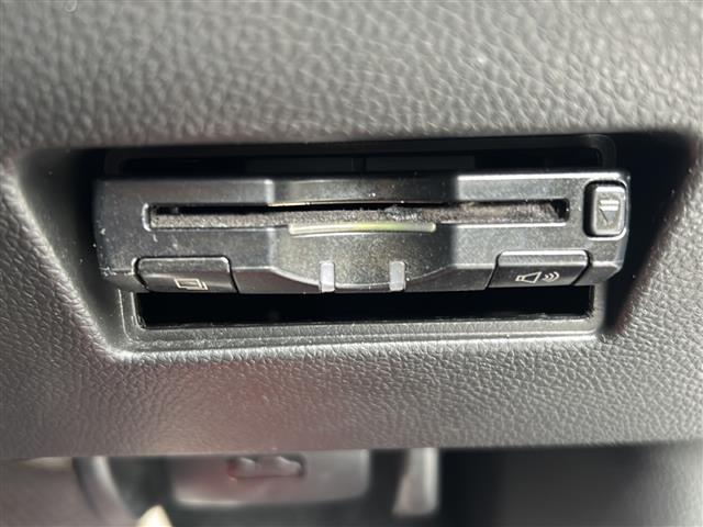 スイフトスポーツ ベースグレード 社外ナビ クルーズコントロール スマートキー ステアリングスイッチ アダプティブクルーズコントロール デュアルセンサーブレーキサポート 車線逸脱警報 運転席シートヒーター ETC 純正フロアマット(9枚目)