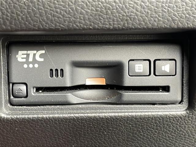 スイフトスポーツ ベースグレード 純正ナビ 前後ドライブレコーダー 運転席シートヒーター クルーズコントロール ビルドインETC TVキャンセラー 純正フロアマット 純正ドアバイザー プッシュスタート LEDヘッドライト フォグライト(3枚目)