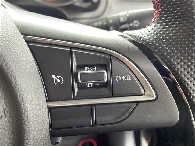 スイフトスポーツ ベースグレード 純正ナビ 前後ドライブレコーダー 運転席シートヒーター クルーズコントロール ビルドインETC TVキャンセラー 純正フロアマット 純正ドアバイザー プッシュスタート LEDヘッドライト フォグライト(9枚目)