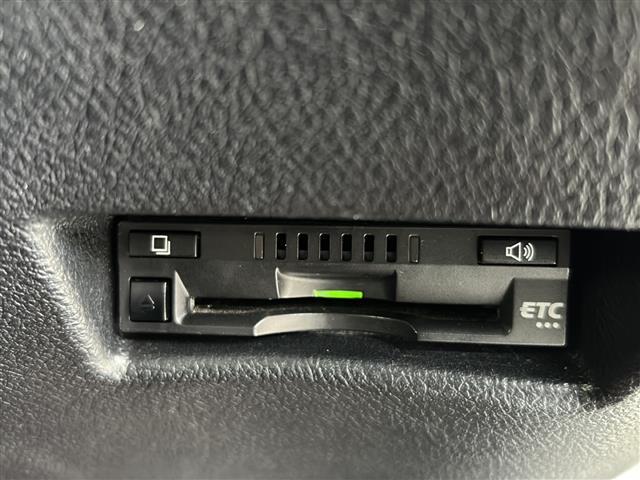 シエンタ ハイブリッドＧ　クエロ　ワンオーナー　禁煙車　両側パワースライドドア　プリクラッシュセーフティー　レーンディパーチャーアラート　横滑り防止機能　車両接近通報装置　ＥＣＬＩＰＳＥ製ナビ　前後ドラレコ　ディーラー整備記録簿（11枚目）