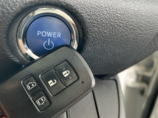 シエンタ ハイブリッドＧ　クエロ　ワンオーナー　禁煙車　両側パワースライドドア　プリクラッシュセーフティー　レーンディパーチャーアラート　横滑り防止機能　車両接近通報装置　ＥＣＬＩＰＳＥ製ナビ　前後ドラレコ　ディーラー整備記録簿（13枚目）