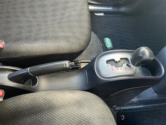 アイミーブ G 純正ナビ D席シートヒーター ASC アクティブビリティコントロール D席シートヒーター車両接近通報装置 ウィンドウデフォッガー ユピテル前方ドライブレコーダー 純正フロアマット(11枚目)