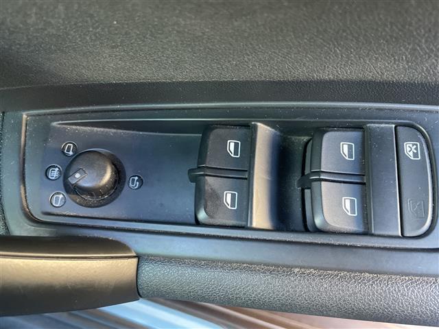 Ａ１スポーツバック １．４ＴＦＳＩ　純正ＨＤＤナビ　ワンセグテレビ　Ｂｌｕｅｔｏｏｔｈ　ステアリングスイッチ　スマートキー　プッシュスタート　オートライト　ＨＩＤヘッドライト　フォグランプ　ビルトインＥＴＣ（12枚目）