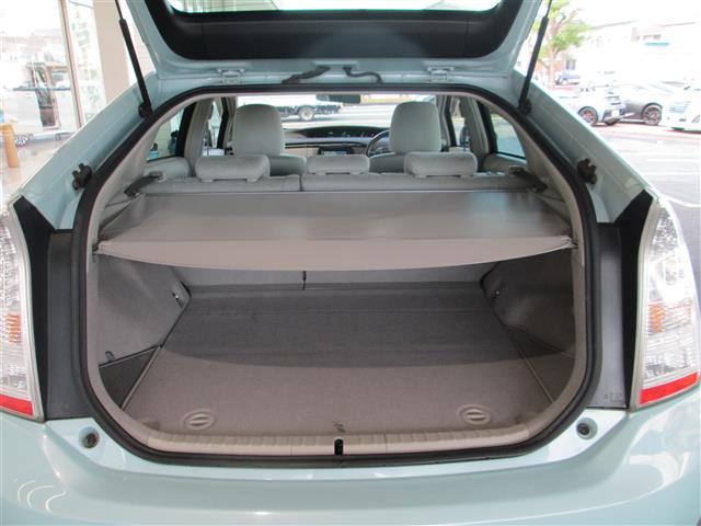 プリウス Ｇ　純正ＳＤナビ／フルセグＴＶ／バックカメラ／ステアリングスイッチ／キセノンライト／フォグライト／オートライト／プッシュスタート／スマートキー／スペアキー／クルーズコントロール／ビルトインＥＴＣ／電動格納（7枚目）