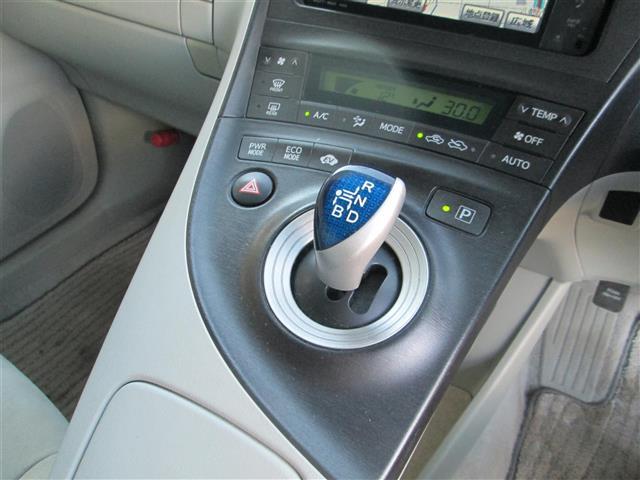 プリウス Ｇ　純正ＳＤナビ／フルセグＴＶ／バックカメラ／ステアリングスイッチ／キセノンライト／フォグライト／オートライト／プッシュスタート／スマートキー／スペアキー／クルーズコントロール／ビルトインＥＴＣ／電動格納（26枚目）