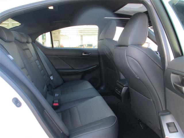 ＩＳ ＩＳ３００ｈ　Ｆスポーツ（20枚目）