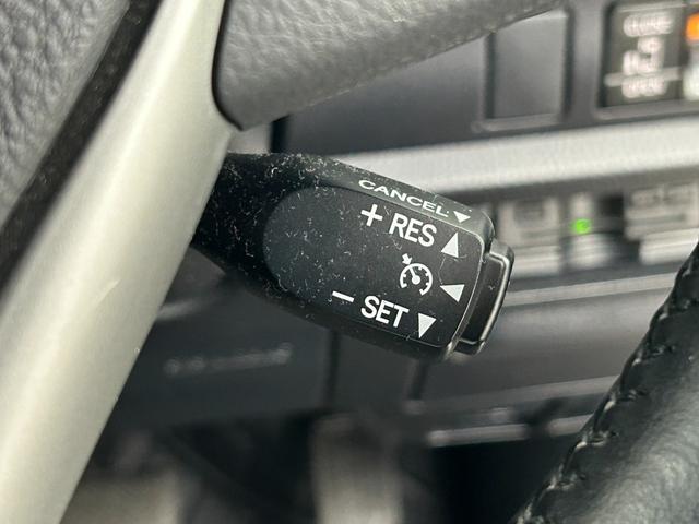 ヴォクシー ＺＳ　煌ＩＩ　後席モニター　純正９型ナビ（ＢＴ，フルセグＴＶ）　バックカメラ　ＥＴＣ　クルーズコントロール　コーナーセンサー　衝突軽減ブレーキ　レーンキープ　ＰＫＳＢ　ＭＴモード付き　両側電動スライドドア　ＬＥＤ（9枚目）