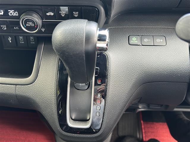 N-BOXカスタム G・Lホンダセンシング 純正ナビ・フルセグTV/BT Audio/CD/DVD/AUX・USB/AM/FM/SD/iPod・バックカメラ・ビルトインETC・純正ドラレコ・レーダークルコン・プッシュS・無限フロアマット(12枚目)