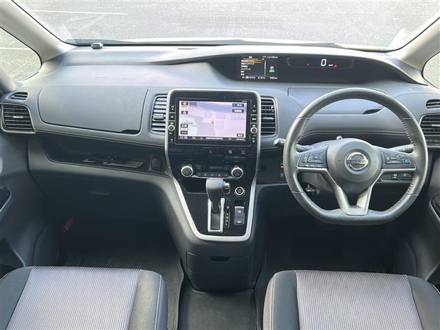 セレナ ハイウェイスター Vセレクション ワンオーナー・純ナビ・フルセグTV・BT Audio・CD・DVD・フリップダウンモニター・レーダークルーズコントロール・バックカメラ・アラウンドビューモニター・両側パワースライドドア・プロパイロット(3枚目)