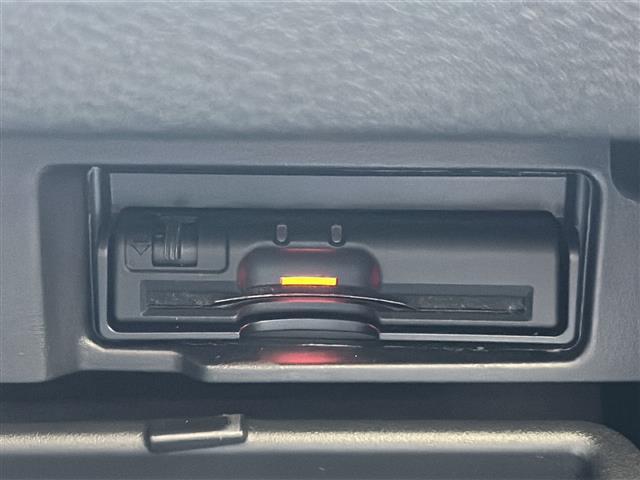 セレナ ハイウェイスター Vセレクション ワンオーナー・純ナビ・フルセグTV・BT Audio・CD・DVD・フリップダウンモニター・レーダークルーズコントロール・バックカメラ・アラウンドビューモニター・両側パワースライドドア・プロパイロット(12枚目)