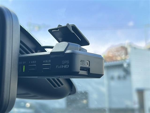 セレナ ハイウェイスター Vセレクション ワンオーナー・純ナビ・フルセグTV・BT Audio・CD・DVD・フリップダウンモニター・レーダークルーズコントロール・バックカメラ・アラウンドビューモニター・両側パワースライドドア・プロパイロット(13枚目)